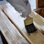 Lackierpinsel mit spezieller Lasurmischung und 90% Tops