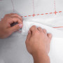 Einseitig vollflächig klebendes, zweischichtiges Putzband mit praktischer Schlitzung